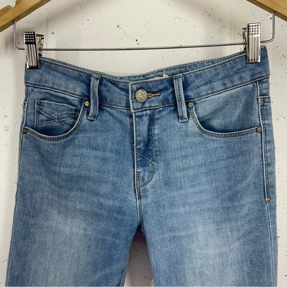 Unpublished Women’s size 25 Margaux Blue and White Crop Stretch Jeans - Picture 2 of 10